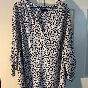 Lane Bryant Heart Patterned White & Black 3/4 length sleeve Blouse in 22/24